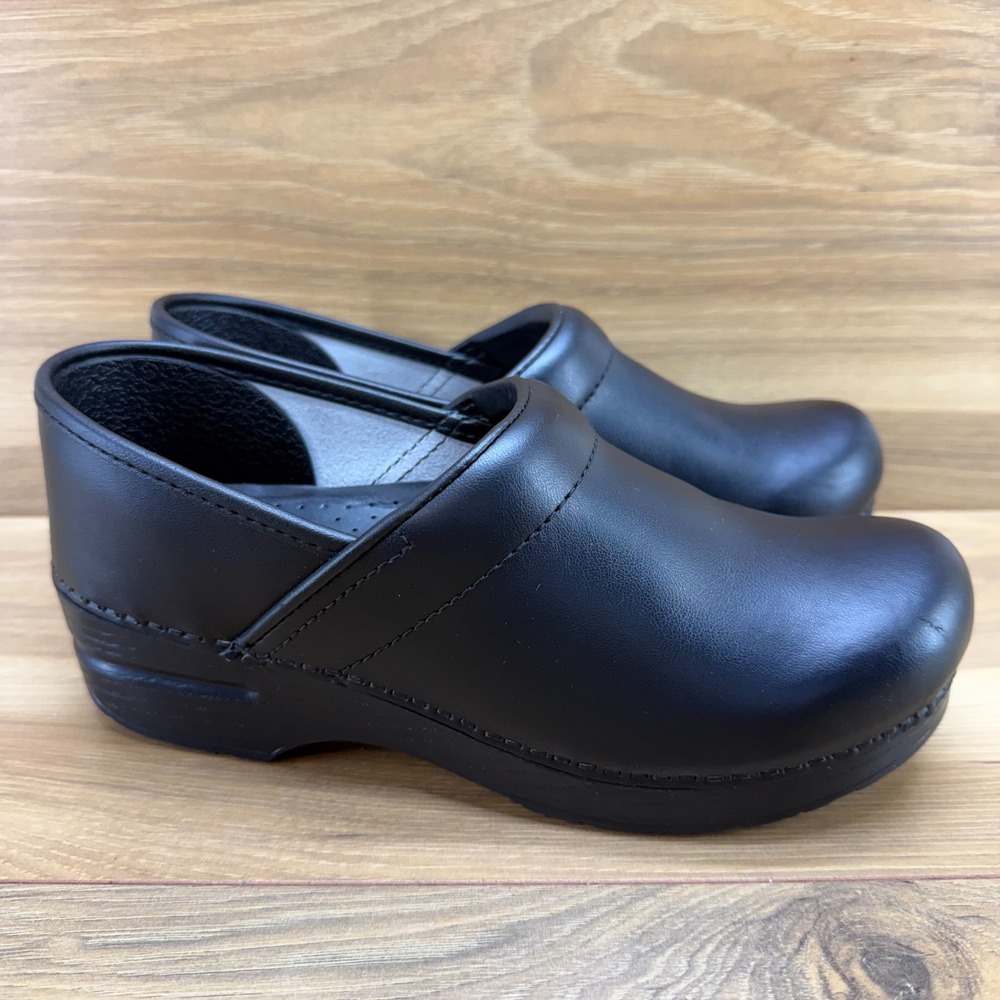 Dansko Professional Clog Womens 8 EU 38 Black Leather Casual Nurse Walking
